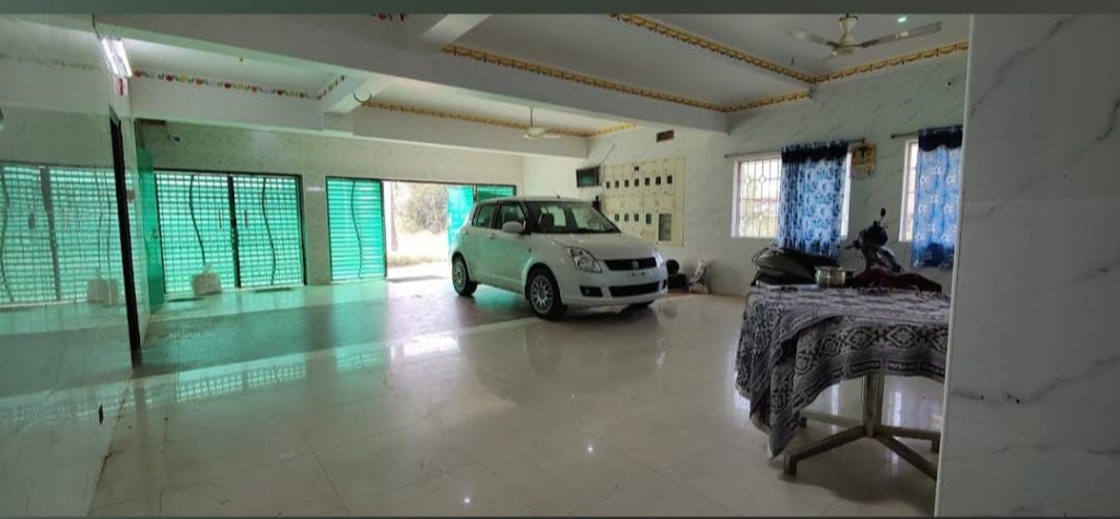 Spacious Ground Floor Parking & Entrance Hall